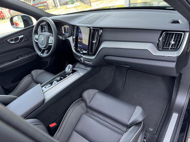 Volvo XC60 2.0 T8 Plug-in hybrid AWD Ultimate Black Edition 455pk Panoramadak   360 Camera   Harmon Kardon