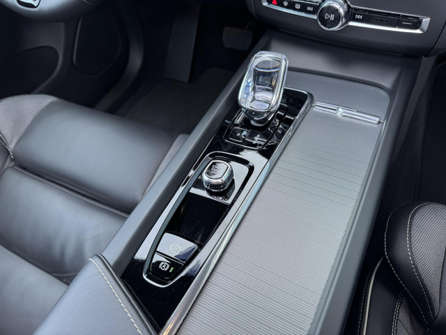 Volvo XC60 2.0 T8 Plug-in hybrid AWD Ultimate Black Edition 455pk Panoramadak   360 Camera   Harmon Kardon