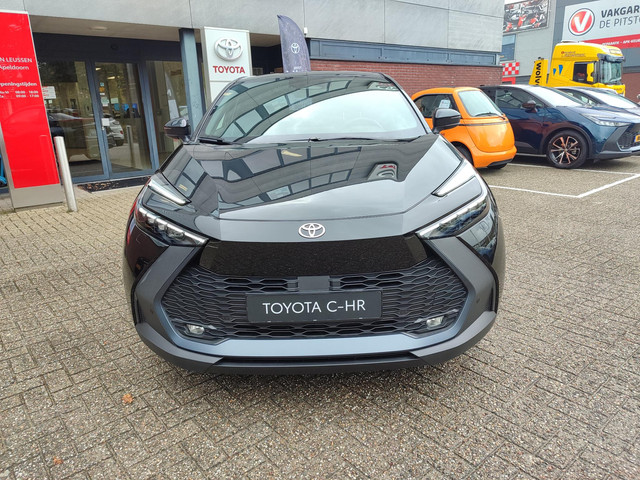 toyota-c-hr-hybrid-140-first-edition-stoel-stuurverw-4s-banden-blind-spot-el-achterklep-park-sensoren-camera-navi-apple-android-keyless-led-