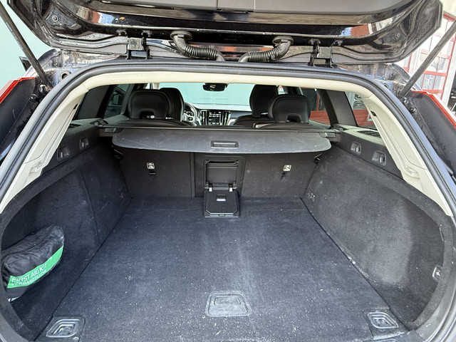 Volvo V60 2.0 B3 Momentum Advantage NIEUW BINNEN !!