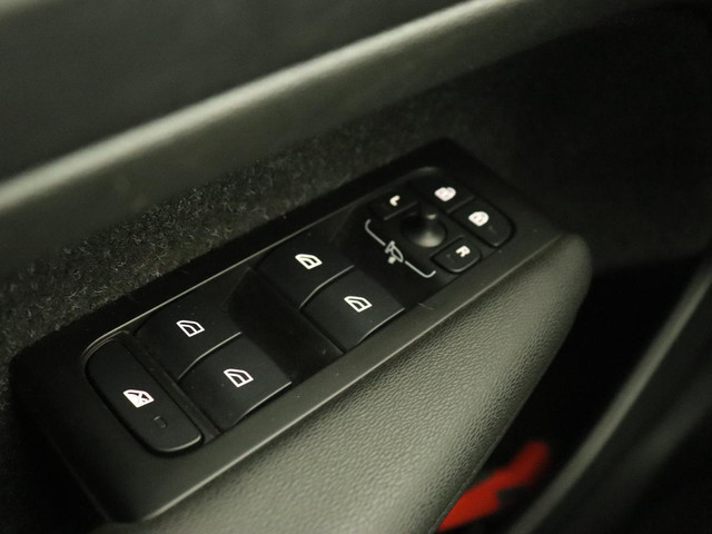 Volvo XC40 1.5 T4 Recharge Inscription Expression | Trekhaak | Carplay | Navigatie | Climate control | Parkeerhulp | Cruise control | Full