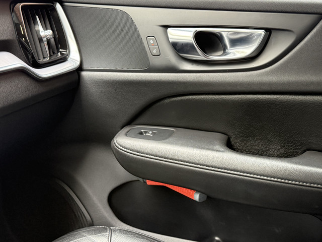 Volvo V60 2.0 B3 Momentum Advantage | R-Design | Elek. Trekhaak | Camera | Dealer onderhouden