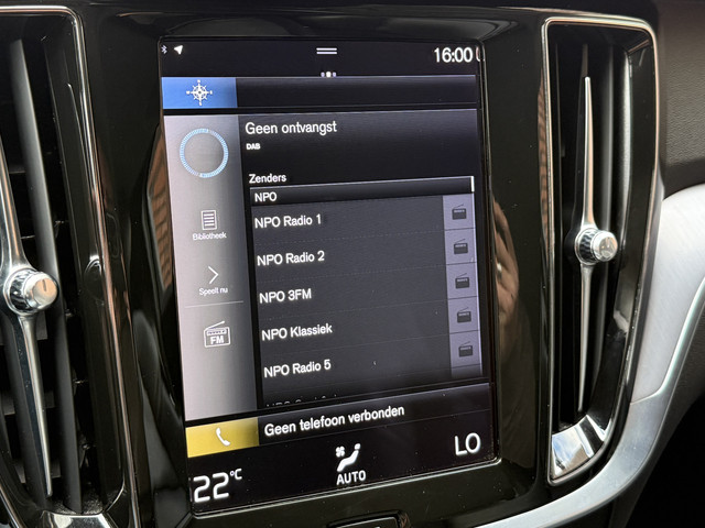 Volvo V60 2.0 B3 Momentum Advantage | R-Design | Elek. Trekhaak | Camera | Dealer onderhouden