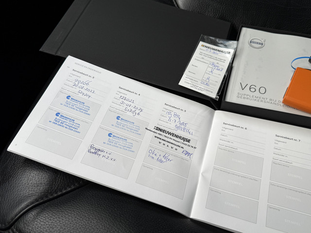 Volvo V60 2.0 B3 Momentum Advantage | R-Design | Elek. Trekhaak | Camera | Dealer onderhouden