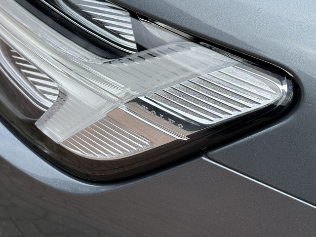 Volvo V60 2.0 B3 Momentum Advantage | R-Design | Elek. Trekhaak | Camera | Dealer onderhouden