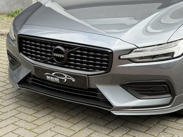 Volvo V60 2.0 B3 Momentum Advantage | R-Design | Elek. Trekhaak | Camera | Dealer onderhouden