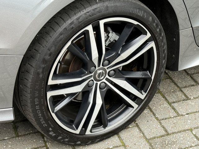 Volvo V60 2.0 B3 Momentum Advantage | R-Design | Elek. Trekhaak | Camera | Dealer onderhouden