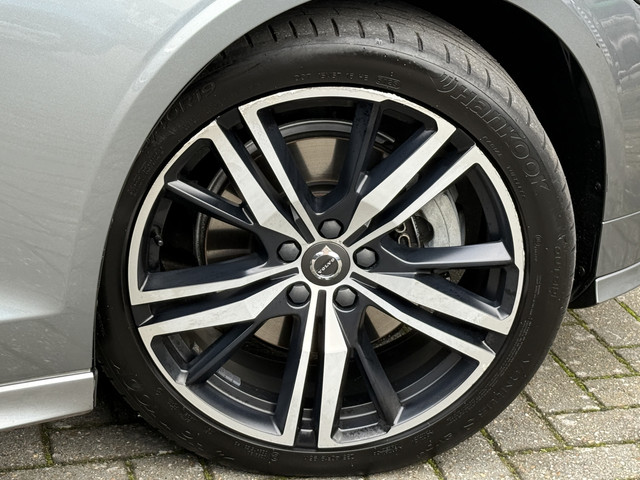 Volvo V60 2.0 B3 Momentum Advantage | R-Design | Elek. Trekhaak | Camera | Dealer onderhouden