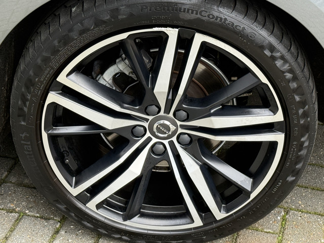 Volvo V60 2.0 B3 Momentum Advantage | R-Design | Elek. Trekhaak | Camera | Dealer onderhouden