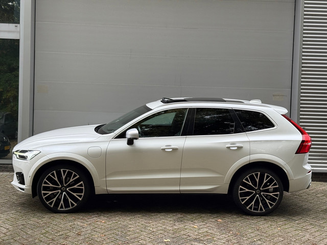 Volvo XC60 2.0 T8 Twin Engine AWD R-Design l Pano l 360 Camera l HK Audio l Trekhaak l Luchtvering l