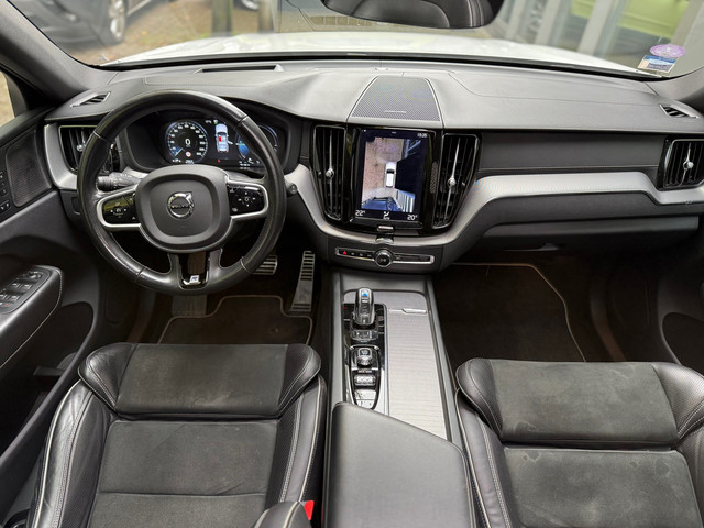 Volvo XC60 2.0 T8 Twin Engine AWD R-Design l Pano l 360 Camera l HK Audio l Trekhaak l Luchtvering l