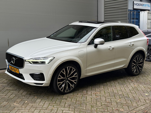Volvo XC60 2.0 T8 Twin Engine AWD R-Design l Pano l 360 Camera l HK Audio l Trekhaak l Luchtvering l