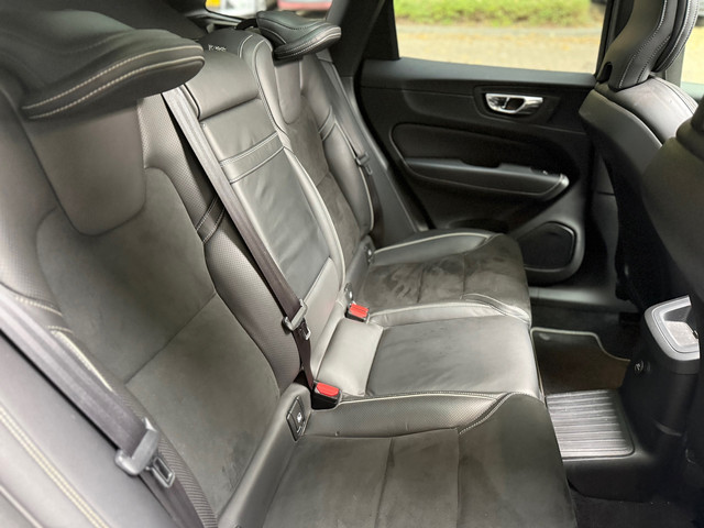 Volvo XC60 2.0 T8 Twin Engine AWD R-Design l Pano l 360 Camera l HK Audio l Trekhaak l Luchtvering l
