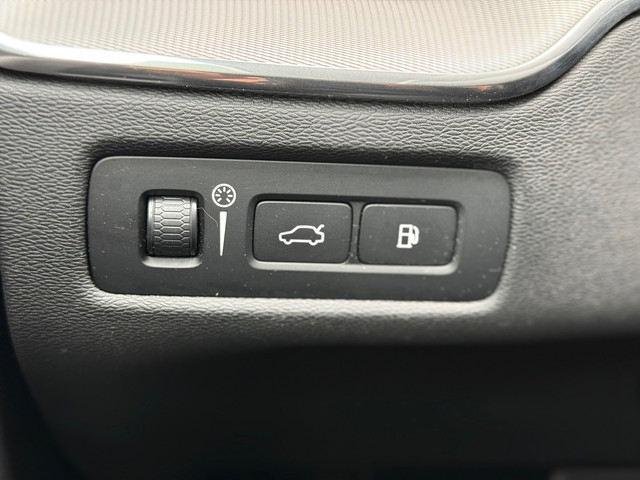 Volvo XC60 2.0 T8 Twin Engine AWD R-Design l Pano l 360 Camera l HK Audio l Trekhaak l Luchtvering l