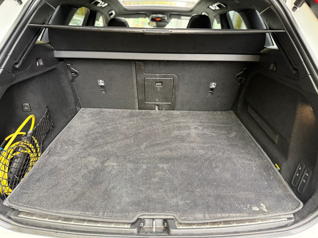 Volvo XC60 2.0 T8 Twin Engine AWD R-Design l Pano l 360 Camera l HK Audio l Trekhaak l Luchtvering l