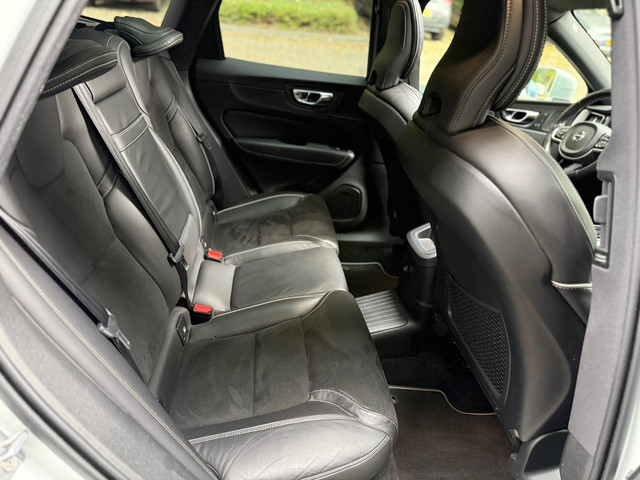 Volvo XC60 2.0 T8 Twin Engine AWD R-Design l Pano l 360 Camera l HK Audio l Trekhaak l Luchtvering l