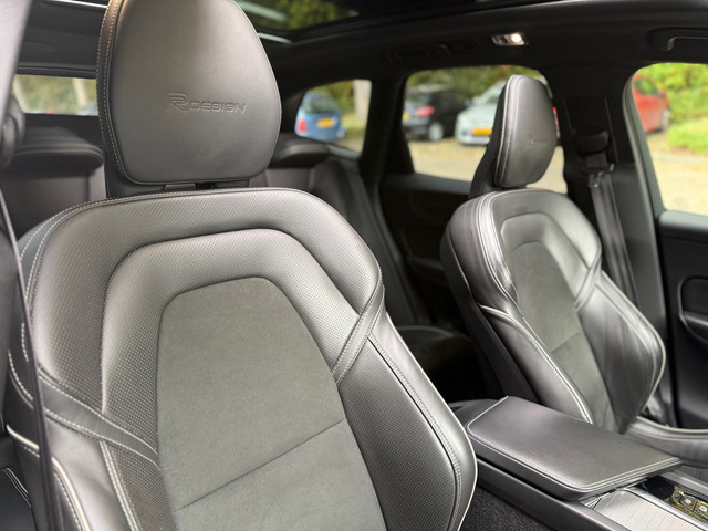 Volvo XC60 2.0 T8 Twin Engine AWD R-Design l Pano l 360 Camera l HK Audio l Trekhaak l Luchtvering l