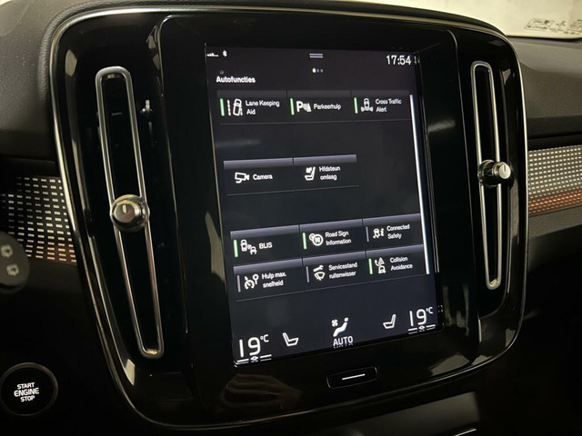 Volvo XC40 1.5 T5 Recharge R-Design Pano H K 360° ACC Autopilot