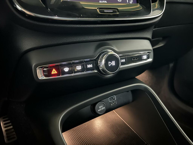 Volvo XC40 1.5 T5 Recharge R-Design Pano H K 360° ACC Autopilot