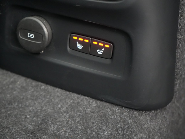 Volvo XC40 T4 Recharge R-Design Plug In Hybrid 211pk Dealer O.H PHEV | Panodak | Adaptive Cruise | 360 Camera | Alcantara Sportstoelen Memo