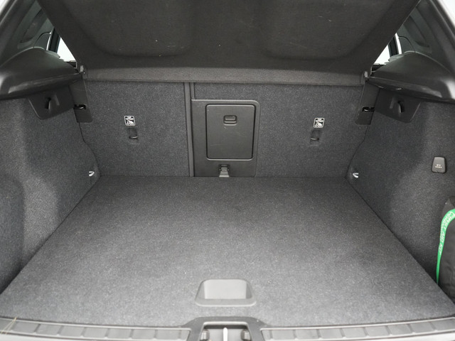 Volvo XC40 T4 Recharge R-Design Plug In Hybrid 211pk Dealer O.H PHEV | Panodak | Adaptive Cruise | 360 Camera | Alcantara Sportstoelen Memo