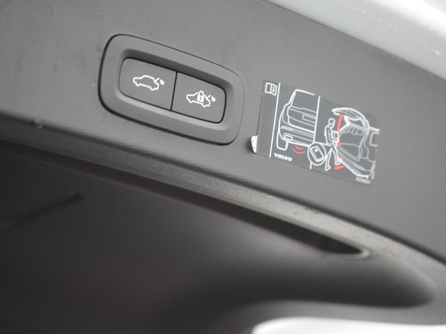 Volvo XC40 T4 Recharge R-Design Plug In Hybrid 211pk Dealer O.H PHEV | Panodak | Adaptive Cruise | 360 Camera | Alcantara Sportstoelen Memo
