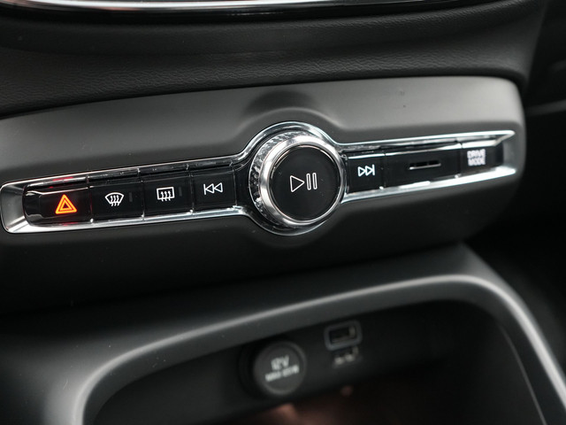 Volvo XC40 T4 Recharge R-Design Plug In Hybrid 211pk Dealer O.H PHEV | Panodak | Adaptive Cruise | 360 Camera | Alcantara Sportstoelen Memo