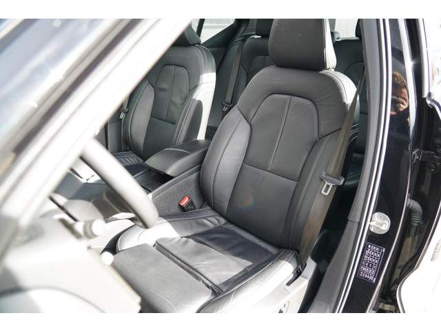 Volvo XC40 1.5 T5 Recharge Inscription | Dealer onderhouden | Harman Kardon | Elektrisch verstelbare voorstoelen | Panoramisch schuif kante