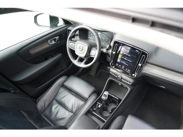 Volvo XC40 1.5 T5 Recharge Inscription | Dealer onderhouden | Harman Kardon | Elektrisch verstelbare voorstoelen | Panoramisch schuif kante