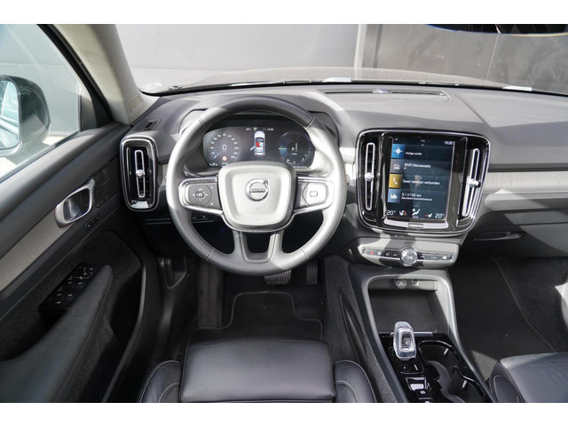 Volvo XC40 1.5 T5 Recharge Inscription | Dealer onderhouden | Harman Kardon | Elektrisch verstelbare voorstoelen | Panoramisch schuif kante