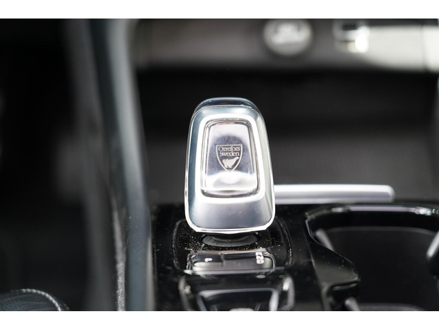 Volvo XC40 1.5 T5 Recharge Inscription | Dealer onderhouden | Harman Kardon | Elektrisch verstelbare voorstoelen | Panoramisch schuif kante