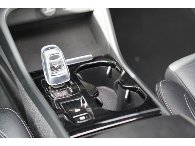 Volvo XC40 1.5 T5 Recharge Inscription | Dealer onderhouden | Harman Kardon | Elektrisch verstelbare voorstoelen | Panoramisch schuif kante