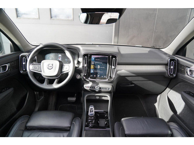 Volvo XC40 1.5 T5 Recharge Inscription | Dealer onderhouden | Harman Kardon | Elektrisch verstelbare voorstoelen | Panoramisch schuif kante