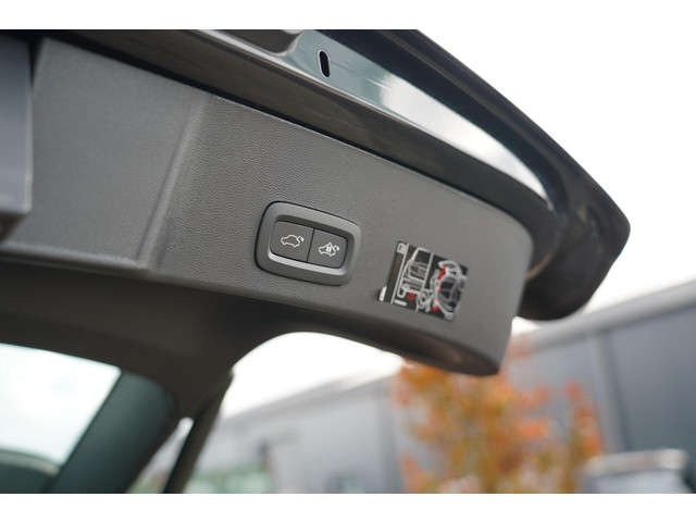 Volvo XC40 1.5 T5 Recharge Inscription | Dealer onderhouden | Harman Kardon | Elektrisch verstelbare voorstoelen | Panoramisch schuif kante