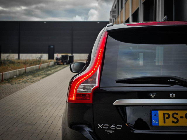 Volvo XC60 2.0 D4 R-Design | MEMORY | XENON | CRUISE | DAB |