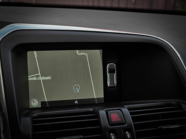 Volvo XC60 2.0 D4 R-Design | MEMORY | XENON | CRUISE | DAB |