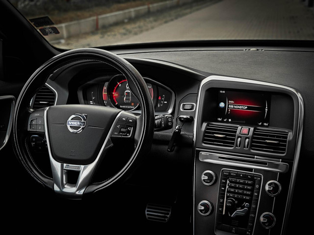Volvo XC60 2.0 D4 R-Design | MEMORY | XENON | CRUISE | DAB |