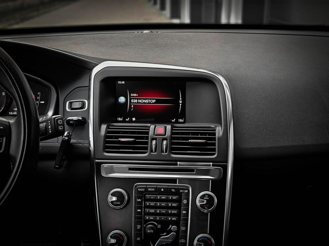 Volvo XC60 2.0 D4 R-Design | MEMORY | XENON | CRUISE | DAB |