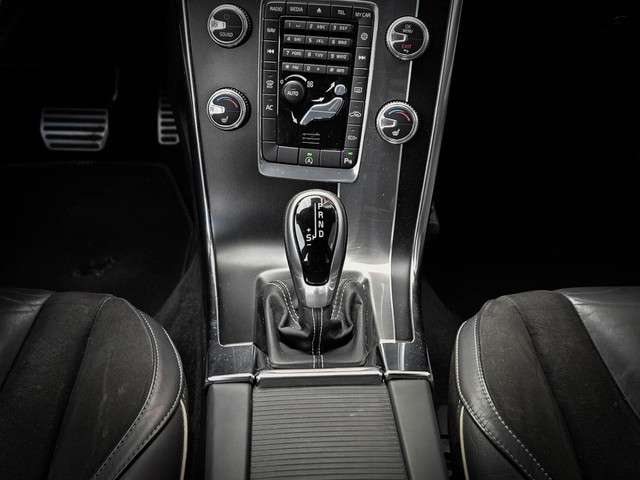 Volvo XC60 2.0 D4 R-Design | MEMORY | XENON | CRUISE | DAB |