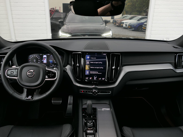 Volvo XC60 2.0 Recharge T8 AWD R-Design | Luchtvering | Black optic | Panoramadak | Head-up display | Harman Kardon | Full LED | Stuur- Sto