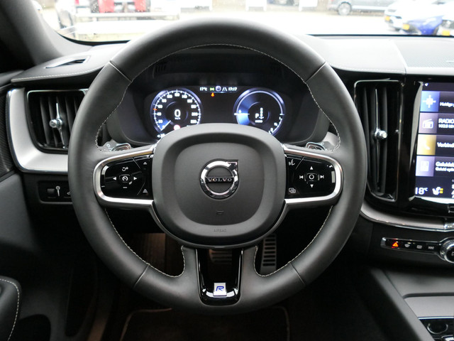 Volvo XC60 2.0 Recharge T8 AWD R-Design | Luchtvering | Black optic | Panoramadak | Head-up display | Harman Kardon | Full LED | Stuur- Sto
