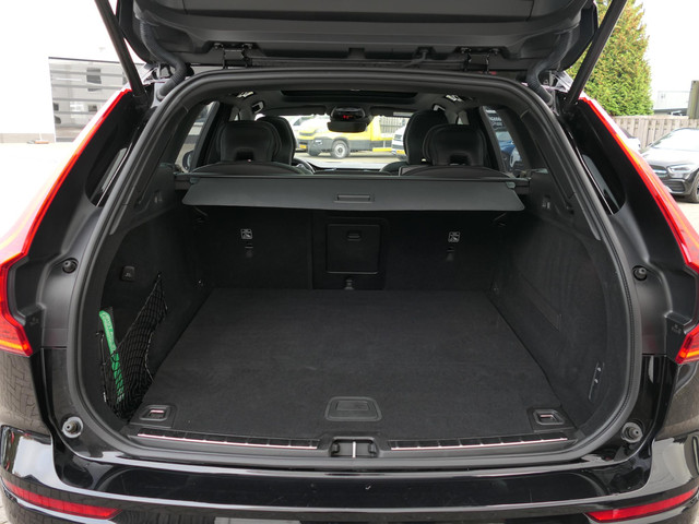 Volvo XC60 2.0 Recharge T8 AWD R-Design | Luchtvering | Black optic | Panoramadak | Head-up display | Harman Kardon | Full LED | Stuur- Sto