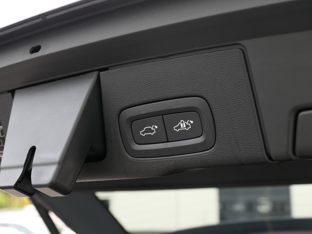 Volvo XC60 2.0 Recharge T8 AWD R-Design | Luchtvering | Black optic | Panoramadak | Head-up display | Harman Kardon | Full LED | Stuur- Sto