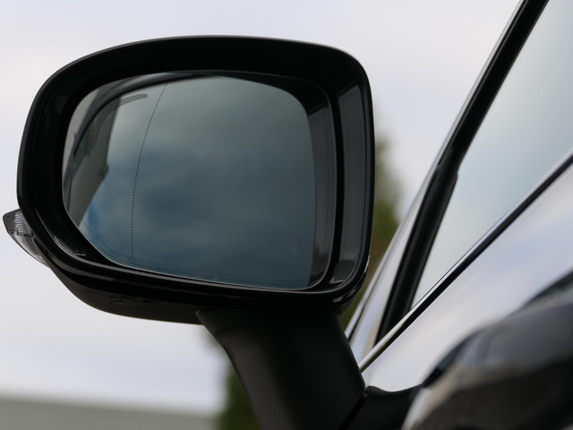 Volvo XC60 2.0 Recharge T8 AWD R-Design | Luchtvering | Black optic | Panoramadak | Head-up display | Harman Kardon | Full LED | Stuur- Sto