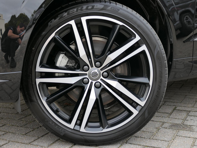 Volvo XC60 2.0 Recharge T8 AWD R-Design | Luchtvering | Black optic | Panoramadak | Head-up display | Harman Kardon | Full LED | Stuur- Sto