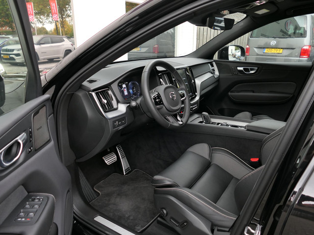 Volvo XC60 2.0 Recharge T8 AWD R-Design | Luchtvering | Black optic | Panoramadak | Head-up display | Harman Kardon | Full LED | Stuur- Sto