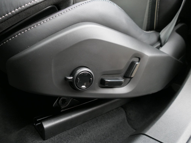 Volvo XC60 2.0 Recharge T8 AWD R-Design | Luchtvering | Black optic | Panoramadak | Head-up display | Harman Kardon | Full LED | Stuur- Sto