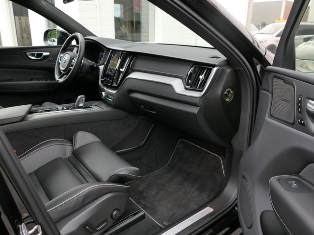 Volvo XC60 2.0 Recharge T8 AWD R-Design | Luchtvering | Black optic | Panoramadak | Head-up display | Harman Kardon | Full LED | Stuur- Sto