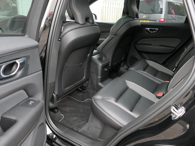 Volvo XC60 2.0 Recharge T8 AWD R-Design | Luchtvering | Black optic | Panoramadak | Head-up display | Harman Kardon | Full LED | Stuur- Sto