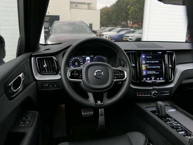 Volvo XC60 2.0 Recharge T8 AWD R-Design | Luchtvering | Black optic | Panoramadak | Head-up display | Harman Kardon | Full LED | Stuur- Sto